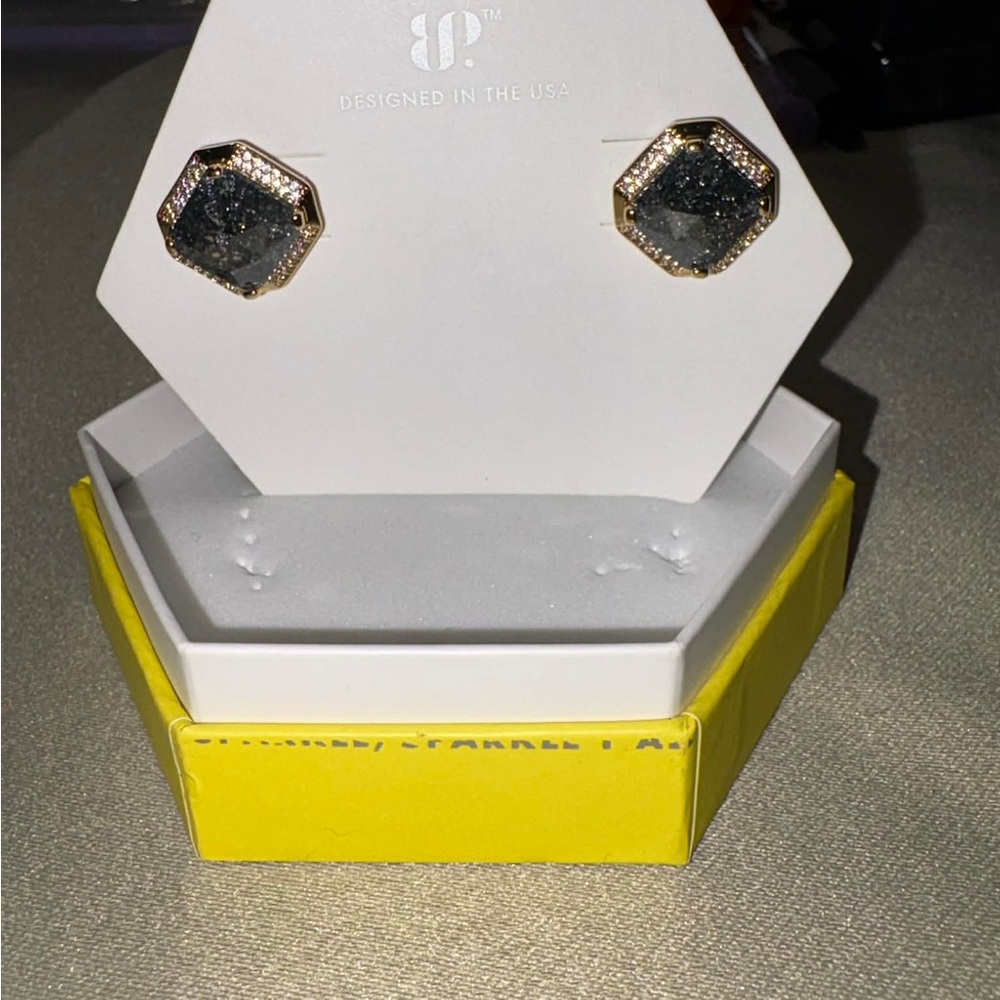 Bomb party Elegant Gold and Black Stone Earrings ice crystal